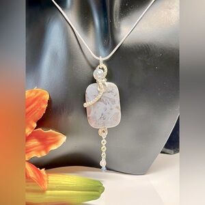 Elegant blue/grey Pendant Necklace with pearl accent